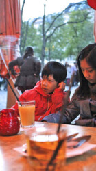 Waiting at a restaurant - Hakescher markt Waiting at a restaurant - Hakescher markt